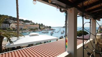 Attractive apartment on Hvar on the 1st line to the sea 