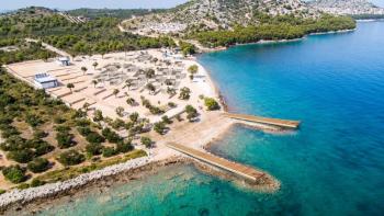 Brandneue vorgefertigte Wochenendhäuser in der 1. Meereslinie des Resorts in der Gegend von Zadar 