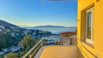 Larger apartment with terrace, panoramic sea view, 250 meters from the beach in Icici near Opatija 