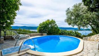 Beautiful Dalmatian stone property with swimming pool and sea views in Klek area 