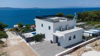 Beautiful new villa on Ciovo peninsula, 100 meters from the sea only 
