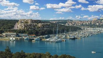 Magnificent apartment in a new luxury 1st line complex in Pula suburb, right by high-end yachting marina 