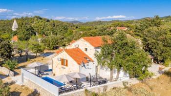 Charming stone villa on Brac island, with swimming pool 