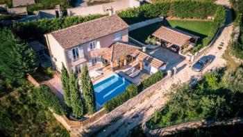 Provence style villa with swimming pool in Svetvinčenat 