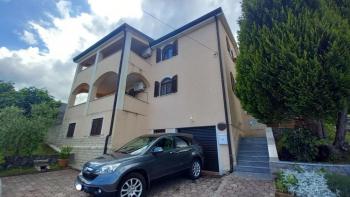 Solide villa avec vue sur la mer, piscine et garage à Poljane, Opatija 