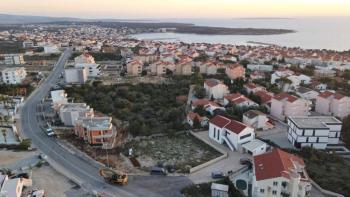 Террасная вилла с бассейном в Новалье, Паг, в 500 м от моря 