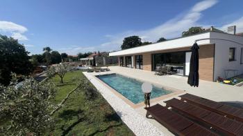 Rabatt! Geräumiges modernes Haus mit Swimmingpool in der Gegend von Labin! 