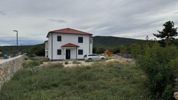 Nový dům ve Vrbniku, jen 1 km od moře, na prodej 