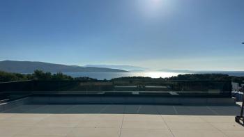 Penthouse de luxe dans un nouveau bâtiment dans la ville de Krk, à vendre 