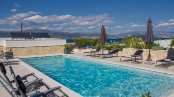 Villa moderne de luxe à Ciovo, 1ère rangée de la plage ! 