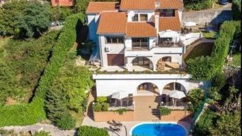 Reduziert! Einfamilienhaus mit Pool und Meerblick in Rijeka, zu verkaufen! 