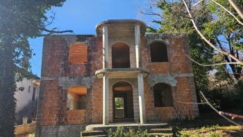 House in Volosko, Opatija, meant for renovation, for sale 