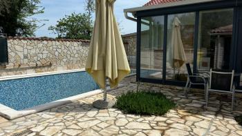Charmante villetta à Medulin, avec piscine, à vendre 