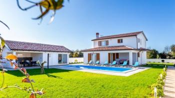 Wonderful villa with swimming pool in Šišan, Ližnjan 