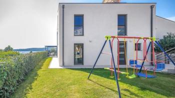 Beautiful villa with sea views and swimming pool in Medulin, just 500 meters from the sea 