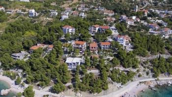 Beautiful urban land in Brela with sea views 