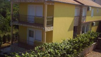 House of 5 apartments in Šilo, Dobrinj 