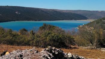 Terrain à bâtir avec vue mer dans le quartier de Rabac 