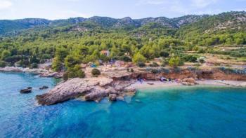 Agroföld az 1. vonalon Hvar szigetén, Gromin Dolac területen 
