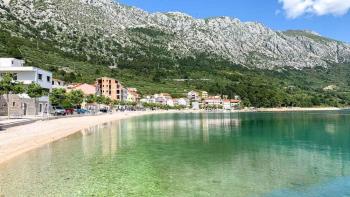 4 apartmanból álló apartmanház Igrane-ban a Makarska riviérán, 40 méterre a tengertől 