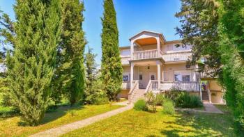 Solid realty in Valbandon, Fažana - ideal for tourism 