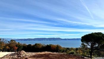 Stadtgrundstück mit Panoramablick auf das Meer und Baugenehmigung in Rabac, Labin 