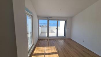Dwupoziomowy penthouse w Povljanie 100 metrów od morza 