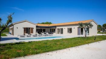 Beautiful modern villa for sale in Valtura-Liznjan area of half a hectare of land 