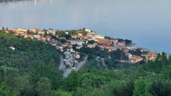 Building plot of 1096m2 with a project for a villa with a panoramic view of the sea for a villa with a swimming pool over Opatija 