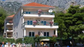 Kiváló szálloda a Makarska riviérán közvetlenül a tengerparton eladó! 