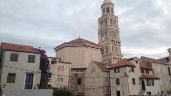 Priceless renovation property in the center of Split, great investment 