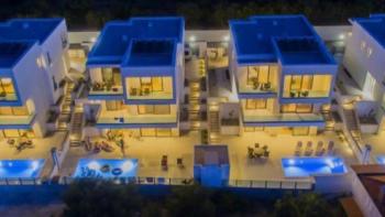 Quatre villas super modernes avec piscines sur la Riviera de Makarska avec vue panoramique sur la mer 