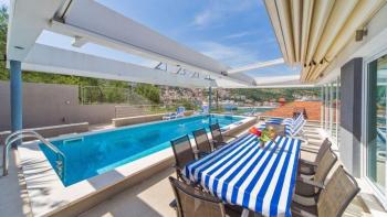 Villa moderne de style HI-TECH avec piscine à seulement 60 mètres de la mer à Dubrovnik/Lapad ! 