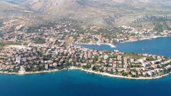 Seget Bereich großes Grundstück zum Verkauf, in der Nähe von Trogir 