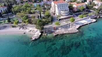 Kiváló tengerparti szálloda Rijeka közvetlen közelében a tengerparton 