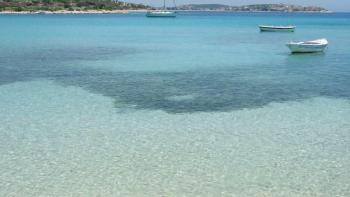 Une villa confortable dans la station balnéaire peu élevée de Sevid entre Trogir et Rogoznica, au bord de fabuleuses baies et péninsules, Croatie 