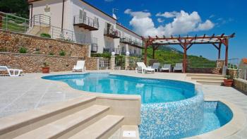Hotel zum Verkauf im super-populären touristischen Bestimmungsort von Kroatien  - Bol, Insel von Brac 