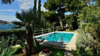 Magnifique villa unique avec piscine sur la PREMIÈRE LIGNE de la mer à proximité de Dubrovnik, Croatie 