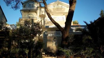 Villa en bord de mer avec sortie directe sur la plage, avec possibilité d'amarrer un yacht 