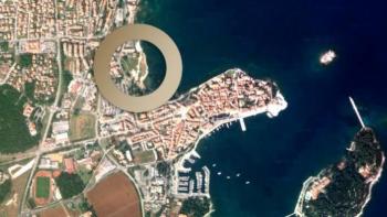 Projet urbain en bord de mer à Porec avec potentiel 5***** étoiles 