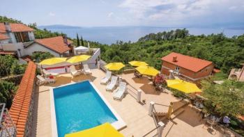 Krásný penzion ve Veprinacu s bazénem a fantastickým výhledem na moře 