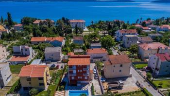 Hervorragendes touristisches Anwesen in Kastel Luksic mit Swimmingpool 