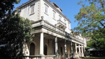 Old luxury palace on Sipan island for sale just 80 meters from the beach 