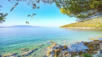 Land plot on Cres just 100 meters from the sea with turn-key solution for lux villa 