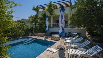 Lovely villa for sale in Sutivan on Brac, with three apartments 