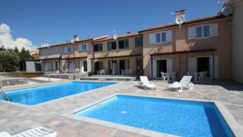 Furnished attached villas for sale in Vabriga in a gated community with swimming pool 