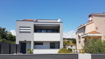 Modern villa for sale in Zadar residential district 