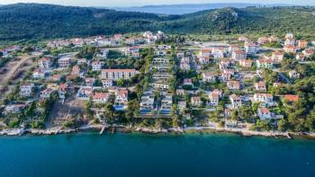 Grande propriété locative - sept villas de luxe sur Ciovo dans une copropriété au bord de l'eau 