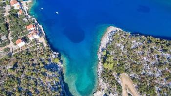 Terrain en première ligne de mer à vendre à Jelsa sur Hvar 