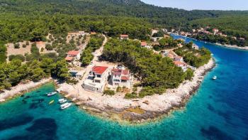 Úžasná vila na nábřeží na ostrově Korčula s kotvištěm lodí 